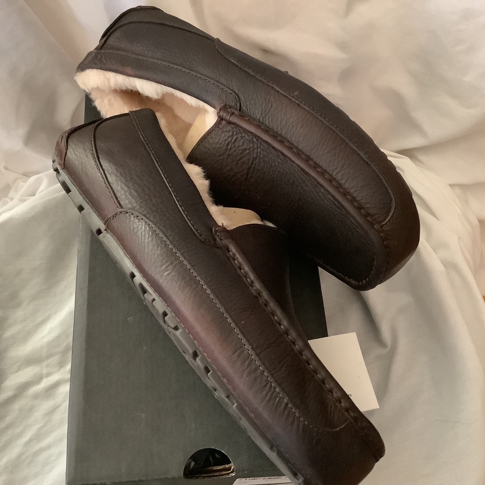 Sold UGG Australia Ascot Brown Leather Slippers 9 - Picture 7 of 11